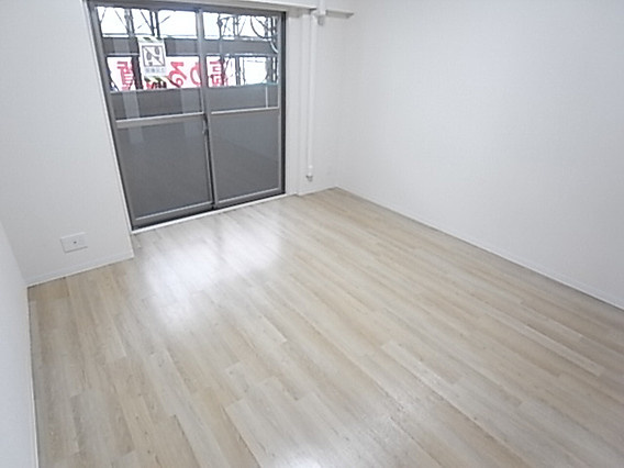 ウエストヒルズ大倉山の居間・リビング