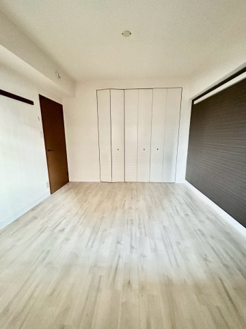 メゾンドール江坂の寝室