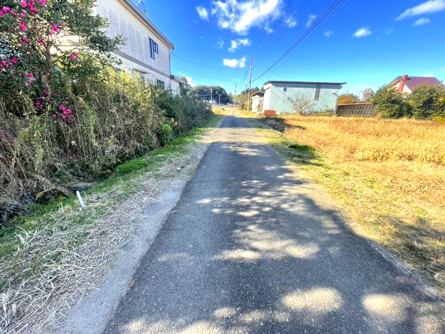 【前面道路含む現地写真】 | 稲敷市稲波　中古平屋5ＤＫ