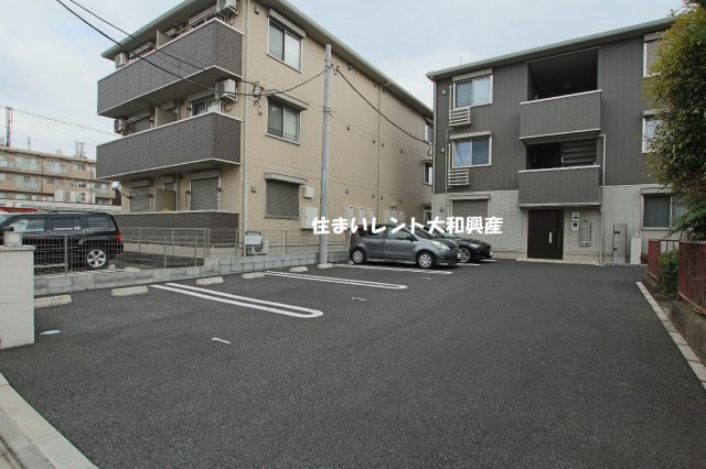 ファヴールの駐車場