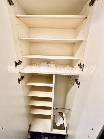 エスリード江坂公園の収納|天井高シューズＢＯＸ