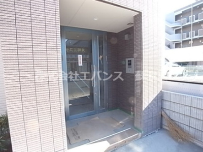 【エントランス】 | ユニヴァリィ　ルークス | 清潔なエントランスです