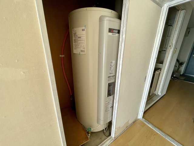 レヂオンス高江の設備|電気温水器は2022年製です。安心してご利用できます。