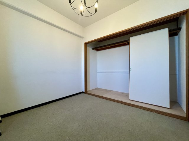 レヂオンス高江の洋室|収納力のある洋室です。
