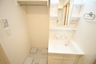 【洗面所】 | D-room竹下 B棟 | B303 洗面所／洗濯機置き場