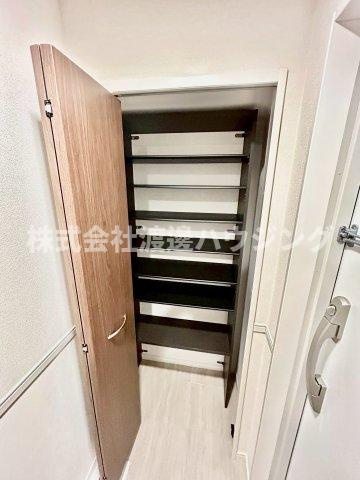 セカンドクリスタルの収納|天井高シューズBOX