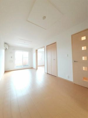 【居間・リビング】 | ビューネ遠藤Ｃ | ゆったり過ごせる居間です