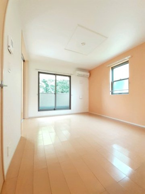 【居間・リビング】 | ヴィラ・エー | ゆったり過ごせる居間です