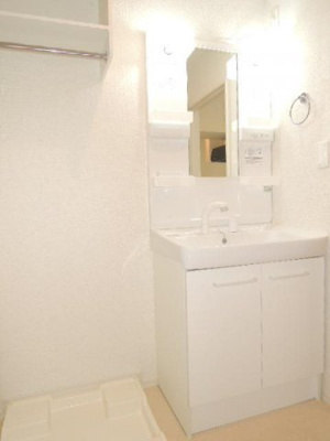 【洗面所】 | グリーンヒルズＴ・Ｍ | 明るい洗面所です