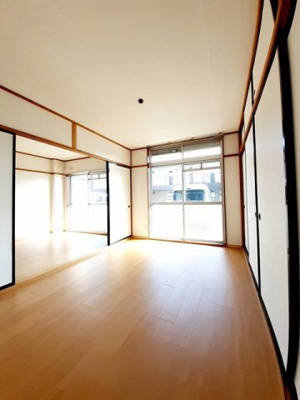 【居間・リビング】 | 花崎マンション | ゆったりとしたリビングです