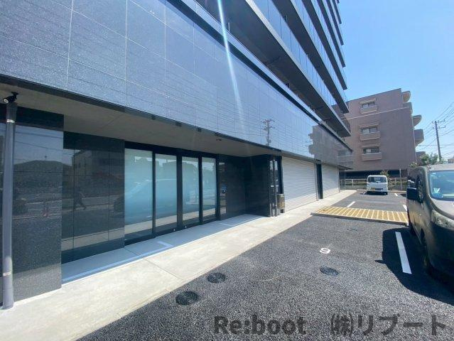 LUXENA+PAWS南行徳の駐車場