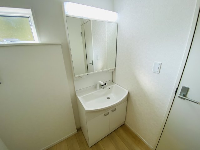 羽島市 上中町長間（江吉良駅） 2階建 ４ＳＬＤＫの独立洗面台