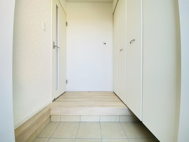 羽島市 上中町長間（江吉良駅） 2階建 ４ＳＬＤＫの玄関