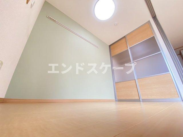 リヴェールマリーズ　Ｂの洋室|高崎、前橋、伊勢崎エリアのお部屋探しはエンドスケープまで！お客様の理想お聞かせ下さい♪
クロスの色が異なる場合があります。