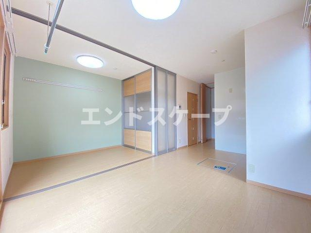 リヴェールマリーズ　Ｂの居間・リビング|高崎、前橋、伊勢崎エリアのお部屋探しはエンドスケープまで！お客様の理想お聞かせ下さい♪
クロスの色が異なる場合があります。