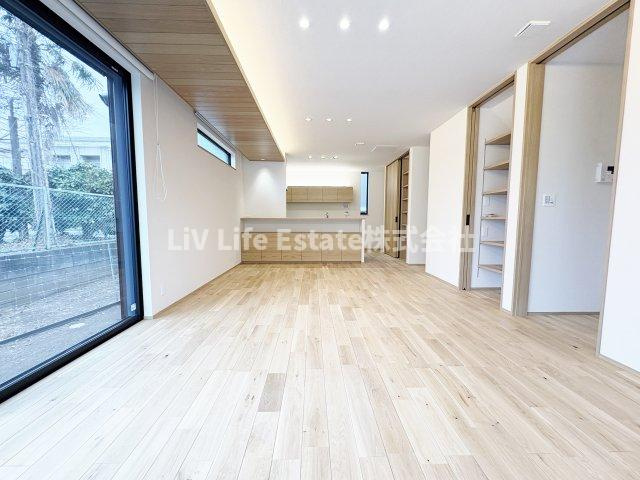 小金井市貫井北町５丁目戸建の居間・リビング