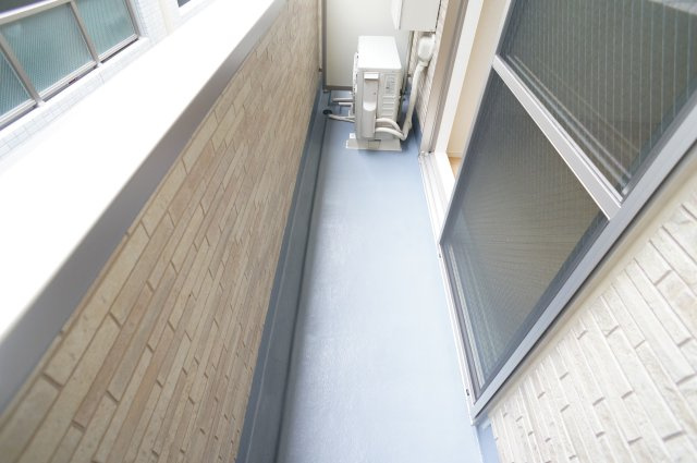 アルドゥル三条奈良Ⅱのバルコニー