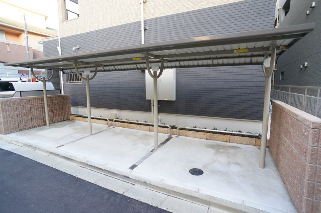 アルドゥル三条奈良Ⅱの駐車場