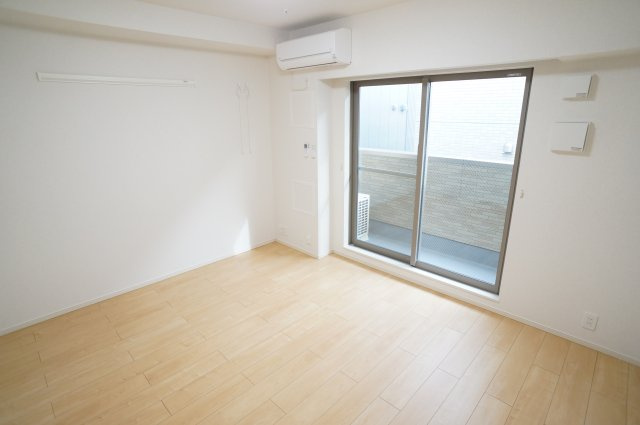 アルドゥル三条奈良Ⅱの居間・リビング