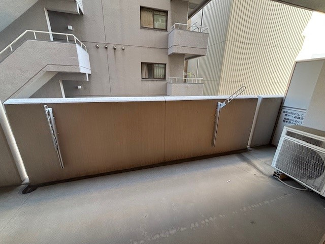 【バルコニー】アルファステイツ大学病院通り