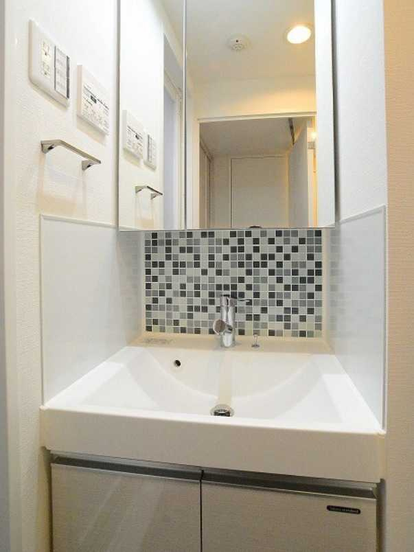 グランドコンシェルジュ三宿アジールコート　ネット無料 ウォークインクローゼット　カードキーの洗面所