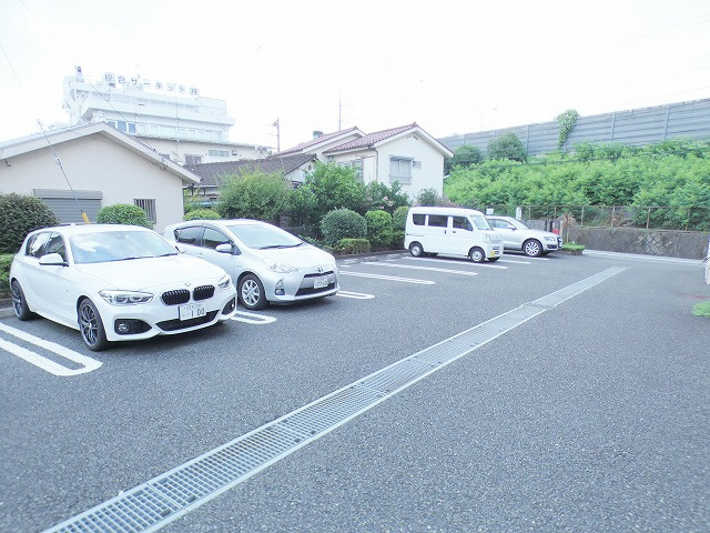 カーサフィオーレの駐車場