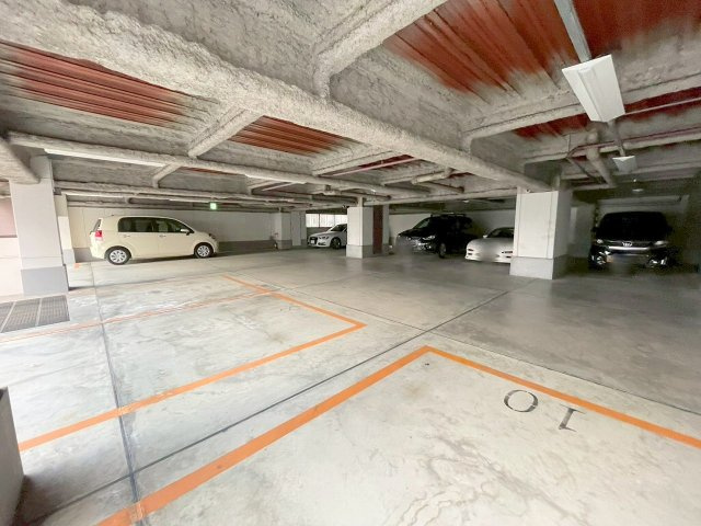 ハイムタケダT-8の駐車場
