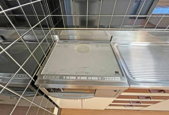 【中古】坂戸市中富町オール電化リフォーム中古住宅のキッチン|IHクッキングヒーター