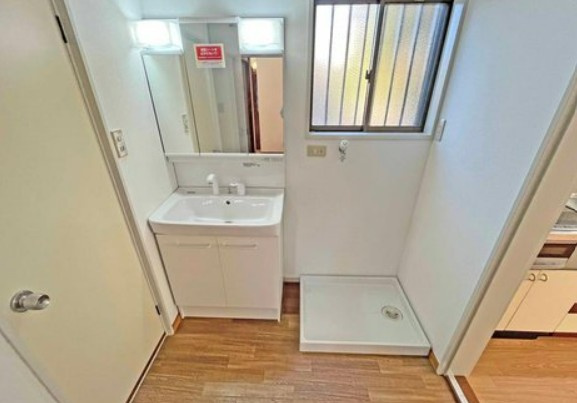 【中古】坂戸市中富町オール電化リフォーム中古住宅の独立洗面台|朝の身支度に欠かせない洗面台です！