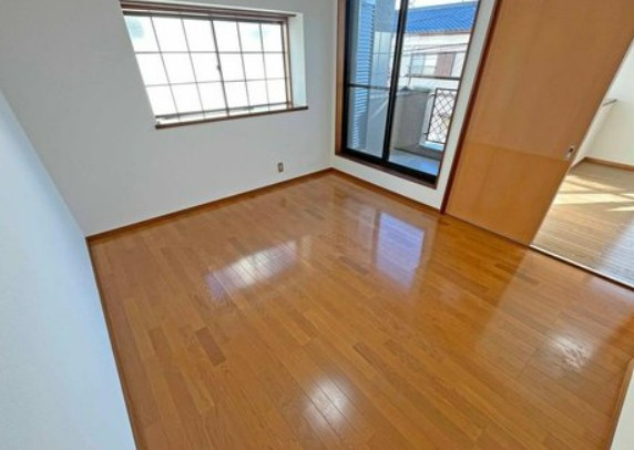 【中古】坂戸市中富町オール電化リフォーム中古住宅の洋室|2F 7帖洋室です☆