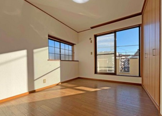 【中古】坂戸市中富町オール電化リフォーム中古住宅の洋室|2F 6帖洋室です☆陽当り良好！