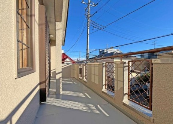 【中古】坂戸市中富町オール電化リフォーム中古住宅のバルコニー|陽当り良好なワイドバルコニーです！
