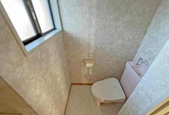 【中古】坂戸市中富町オール電化リフォーム中古住宅のトイレ|2Fトイレです