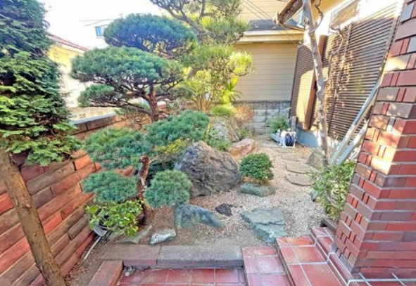 【中古】坂戸市中富町オール電化リフォーム中古住宅の庭|お庭付きです！