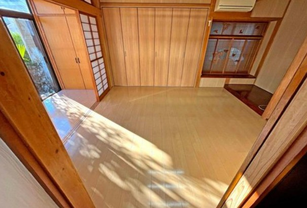 【中古】坂戸市中富町オール電化リフォーム中古住宅の居間・リビング|1F西 8帖リビング