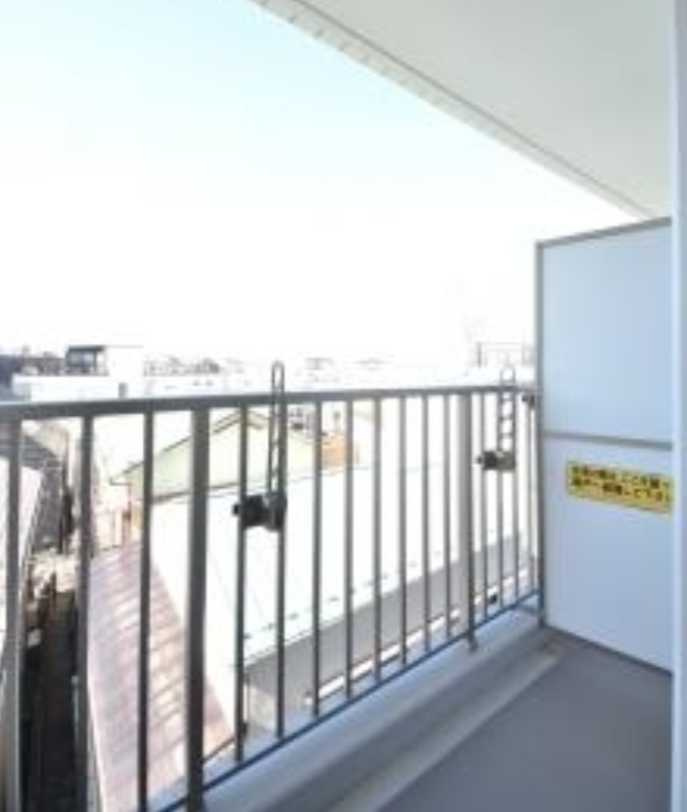 KDXレジデンス三宿　デザイナーズ　バス停徒歩2分　ペット相談可のバルコニー