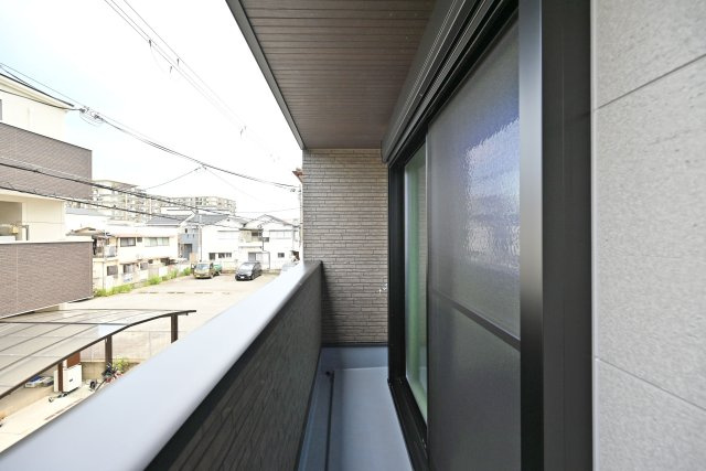 はぴくるタウン尼崎市尾浜町のバルコニー|2階バルコニー写真です。外部水栓付でお掃除の際もラクラクです。