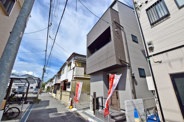 はぴくるタウン尼崎市尾浜町の外観|各居室収納＋WCL等収納豊富で、収納力にも優れた住まいです。皆様からのご連絡を心よりお待ちしております。