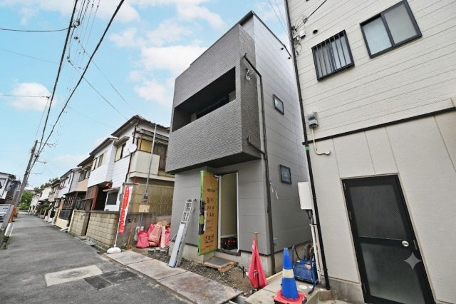 はぴくるタウン尼崎市尾浜町の外観|現地正面から撮影した写真です。現在順調に建築中です。詳しい内容につきましてはお気軽にお問い合わせください。