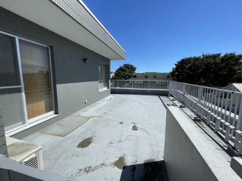 イーストヴァリュー弦巻　最上階　角部屋　駅近　南面リビングのバルコニー