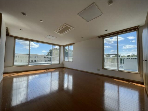 イーストヴァリュー弦巻　最上階　角部屋　駅近　南面リビングの居間・リビング