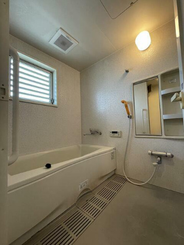イーストヴァリュー弦巻　最上階　角部屋　駅近　南面リビングの浴室
