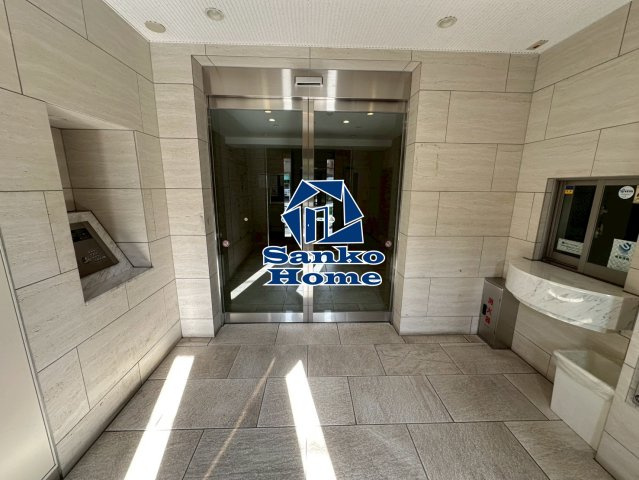 ライジングプレイス浅草五番館のエントランス