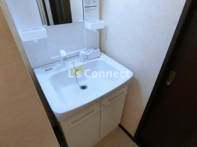 【洗面所】 | ツインプラザ幸 | 朝の支度もスムーズな独立洗面台。