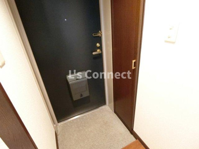 【玄関】 | ツインプラザ幸 | 背の高い下駄箱で靴も収納できます。