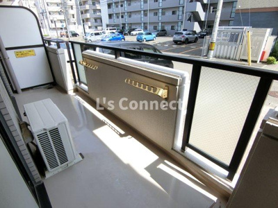 【バルコニー】 | ツインプラザ幸 | 晴れた日には洗濯物もたくさん干せます。