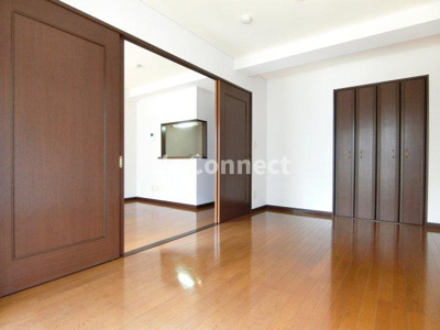 【内装】 | ツインプラザ幸 | ＤＫと隣の洋室は繋げて使うこともできます。