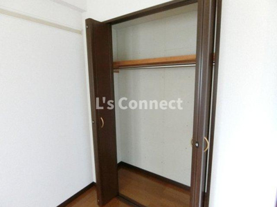 【収納】 | ツインプラザ幸 | 各洋室にクローゼット付き。