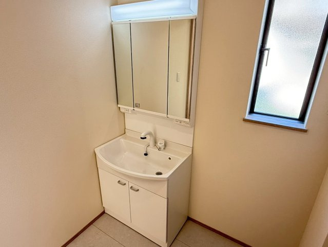 川越市大字砂久保の新築一戸建の独立洗面台|独立洗面台、朝の身支度には欠かせません