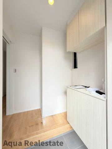 シングルハウス　春日町の玄関|収納もある玄関です